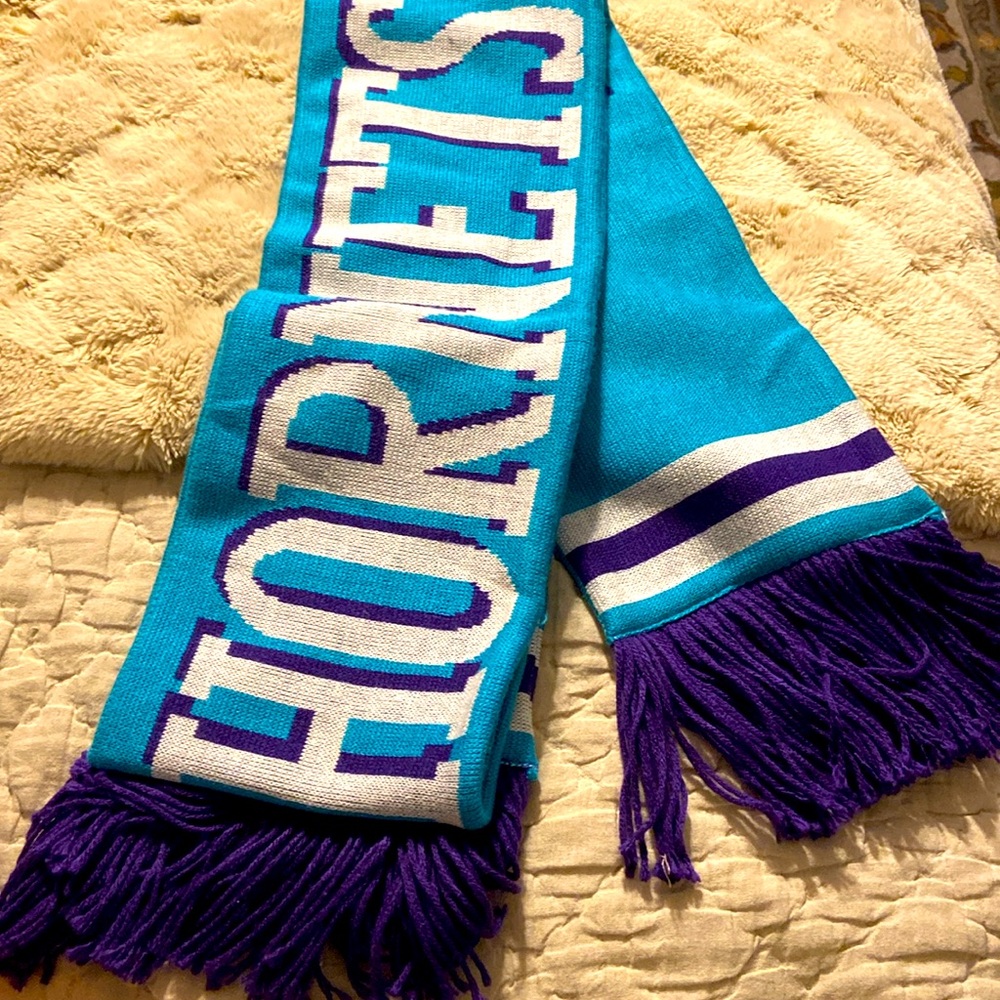 Mitchell & Ness “Hornets”  “68” x 7” fringed knit scarf